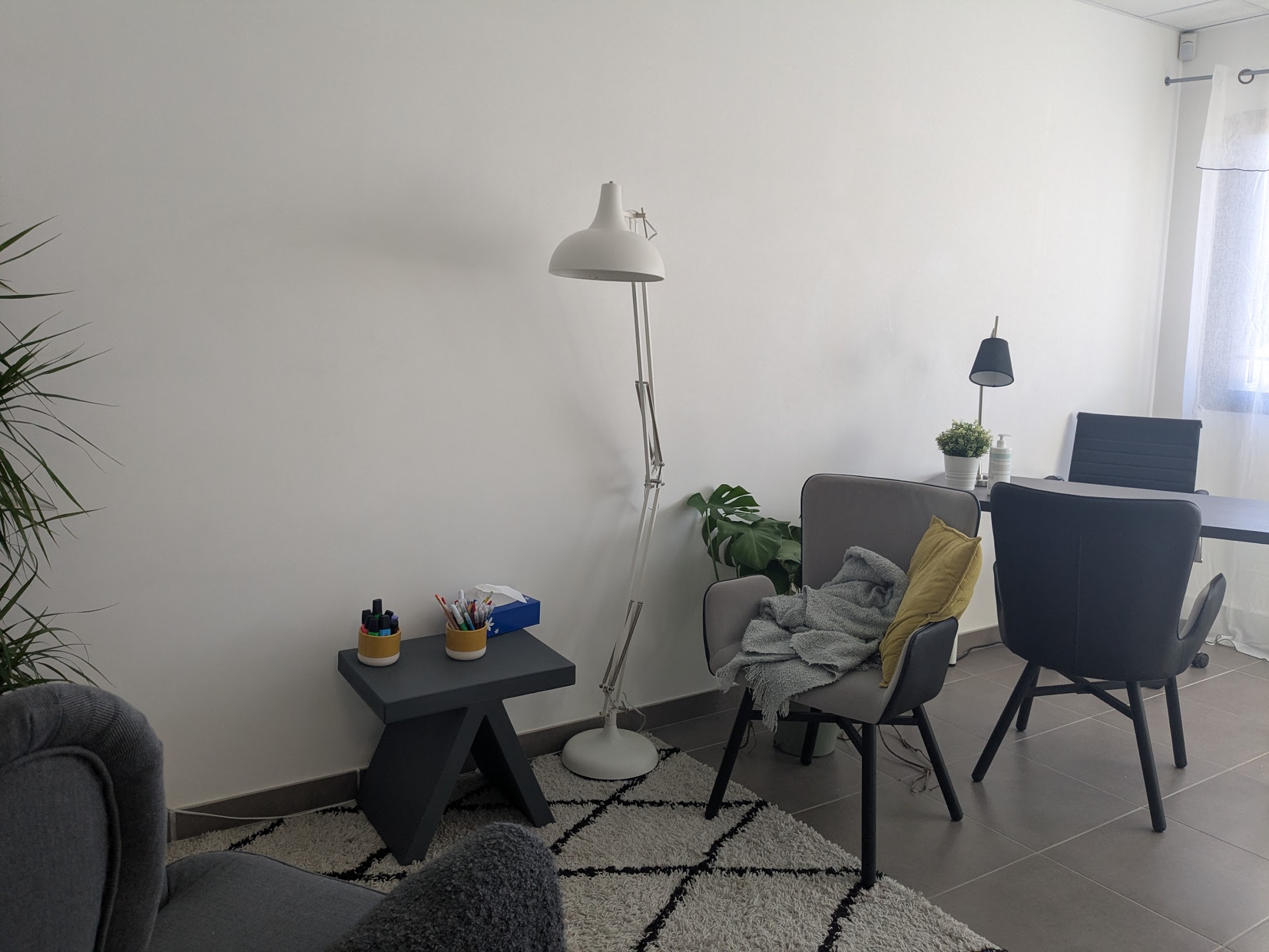 Bureau ou Cabinet pour Thérapeute ou Esthétique à Aix-EGUILLES