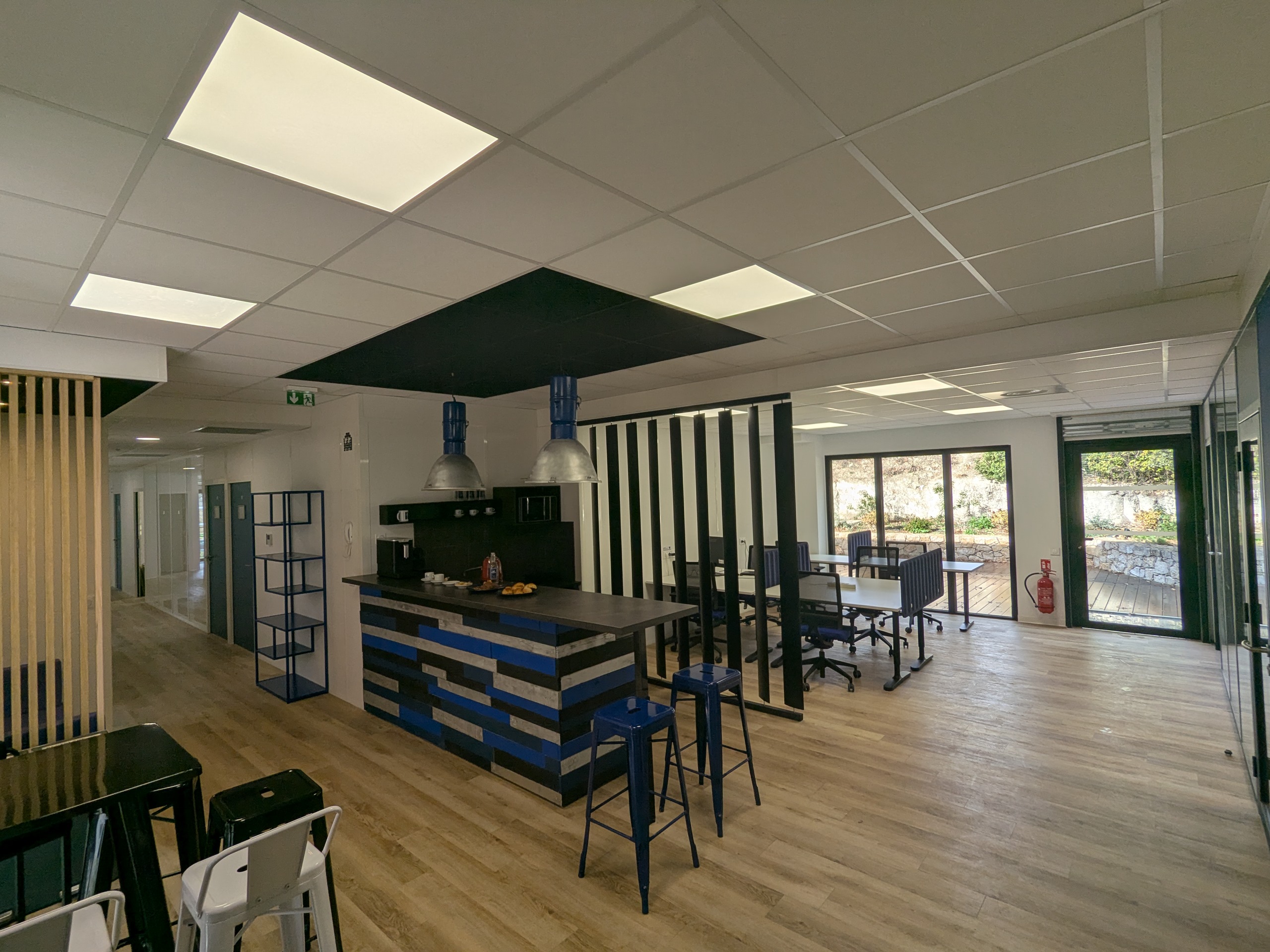 COWORKING LUMINEUX AU Nord d'AIX à VENELLES