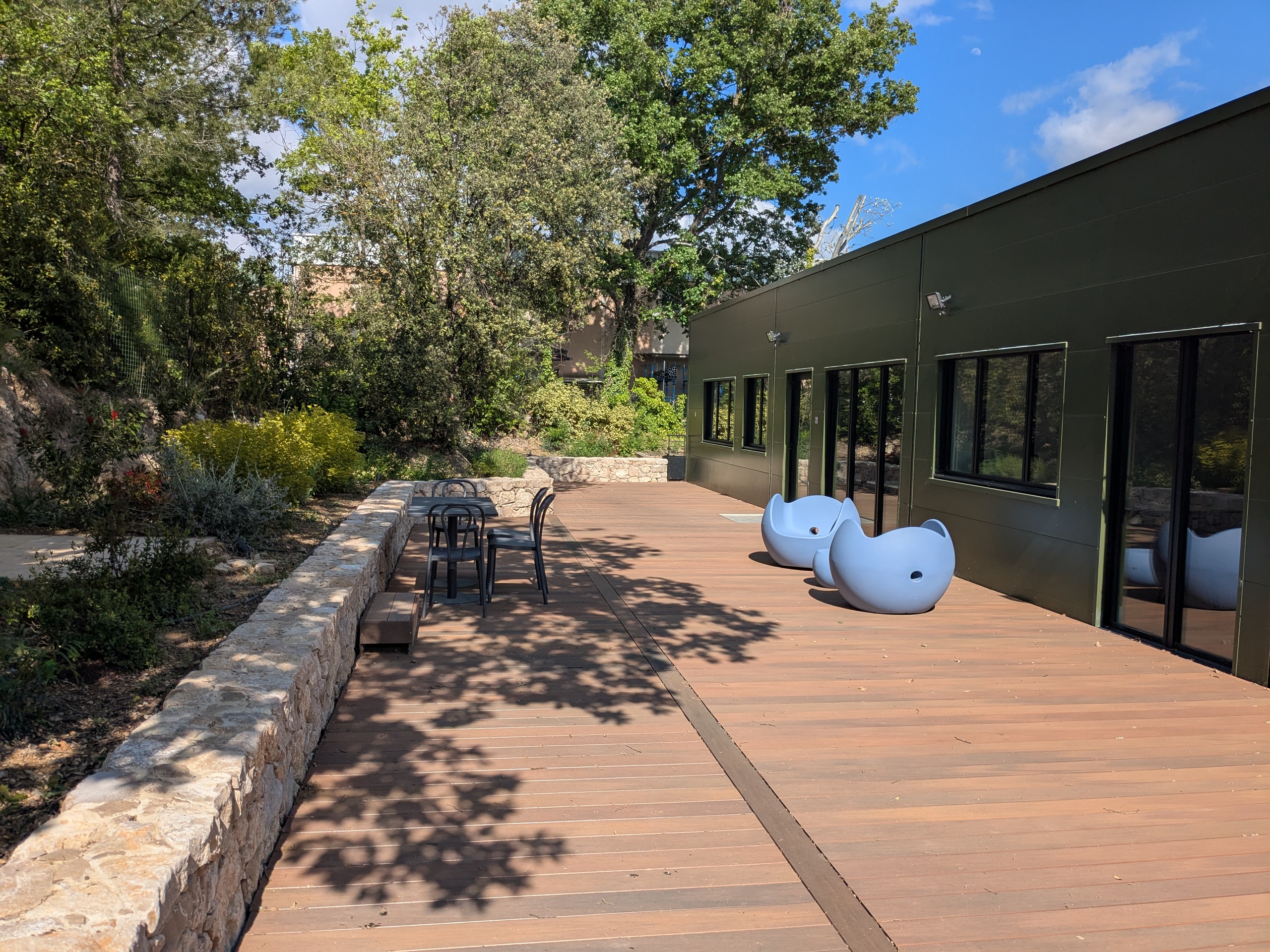 Salle de réunion à VENELLES avec une grande terrasse.
