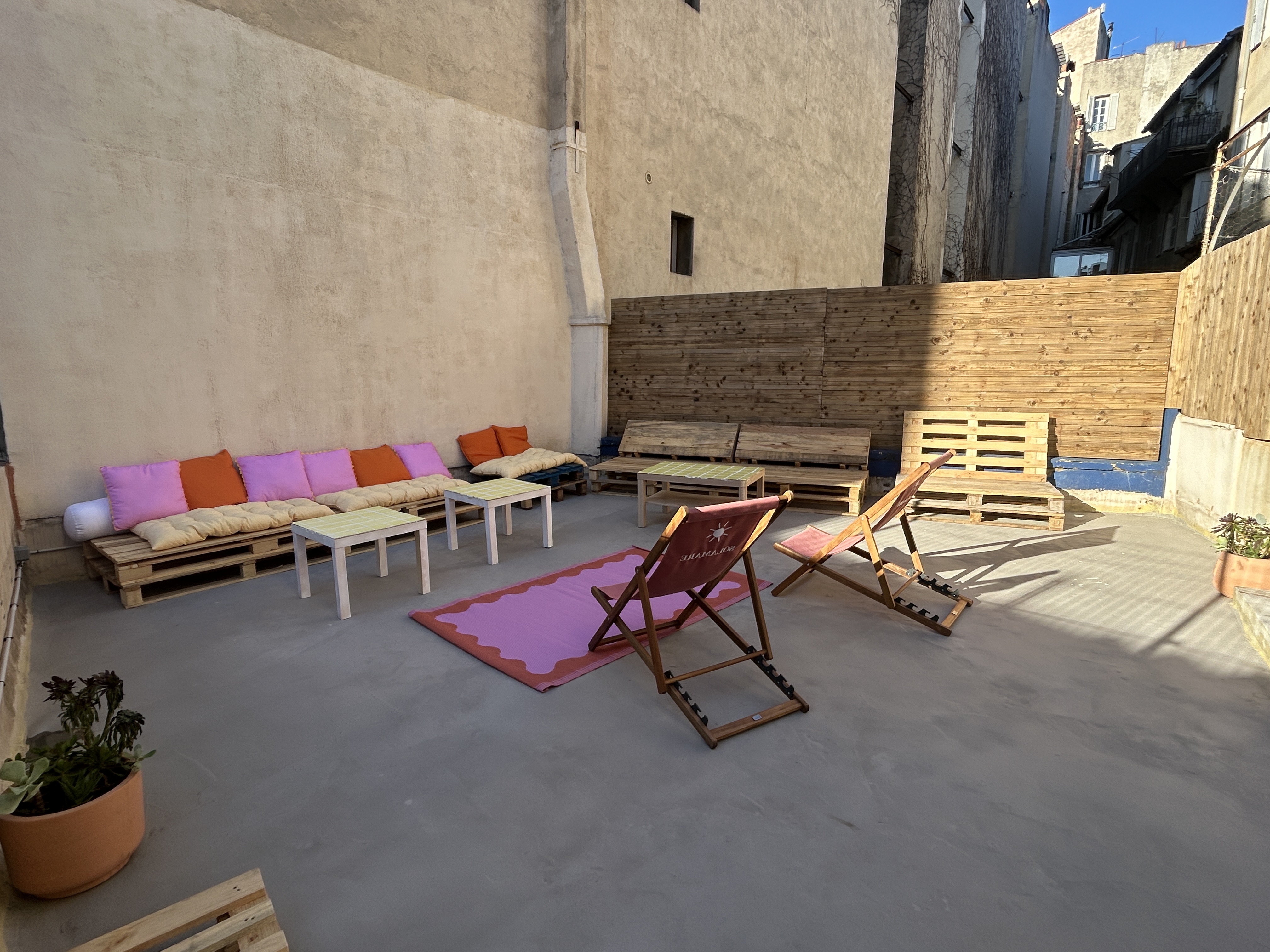 Espace de réunion en plein coeur de Marseille (intérieur ou extérieur)
