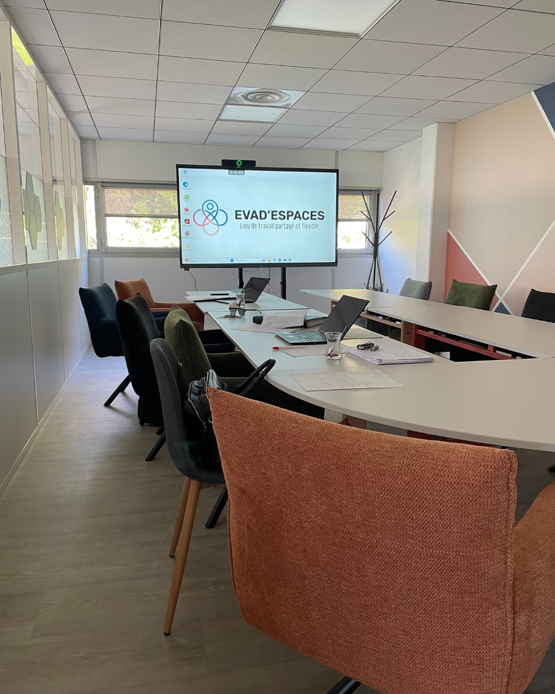 Salle de Réunion et formation capacité 15 personnes assises max